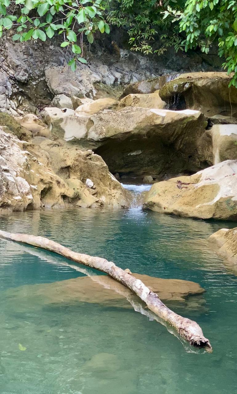 Krung Raya, wisata kaki air terjun monceunong tidak kalah memukau mata, memiliki air yang sejuk 